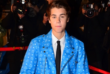 Justin Bieber w teledysku Carly Rae Jepsen