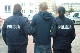 Chcia� zem�ci� si� na policjantach, zrobi� to na ich oczach