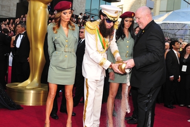 Sacha Baron Cohen rozsypa� prochy!