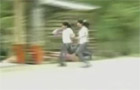 �ycie dzieci zagro�one w ulicznej strzelaninie - film