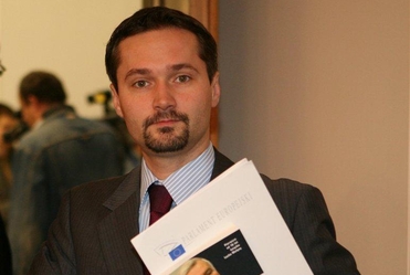 Jaros�aw Wa��sa odpowie za przekroczenie pr�dko�ci