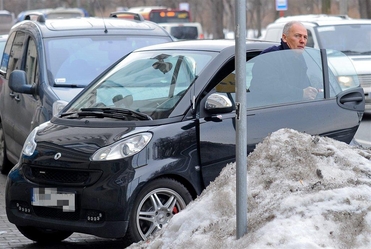 Karol Strasburger lubi ma�e samochody