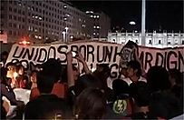 Rodziny ofiar trz�sienia ziemi protestuj� - film