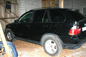 Skradzione w Hiszpanii BMW trafi�o do polskiej stodo�y...
