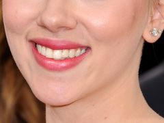 Usta Scarlett Johansson, nos Natalie Portman - tego chc� kobiety!