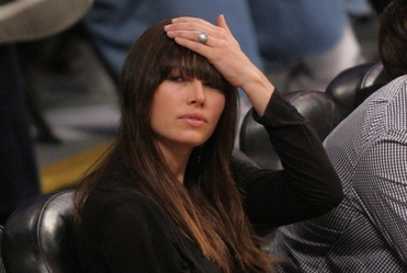 Jessica Biel pokaza�a zar�czynowy pier�cionek!