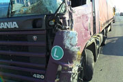 Tir uderzy� w ma�y autobus - 12 os�b rannych