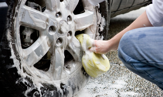 Wiosenne porząki okazją do mycia auta