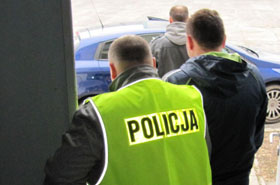 Uciek�y od alfonsa, ale on je dopad� - pomog�a policja
