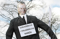 Związkowcy "Solidarności" przed sejmem