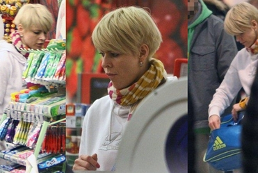 Mandaryna na zakupach w supermarkecie