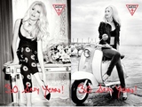 Claudia Schiffer ponownie dla Guess 