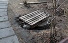 Obci�li mu nogi i wrzucili go do studni