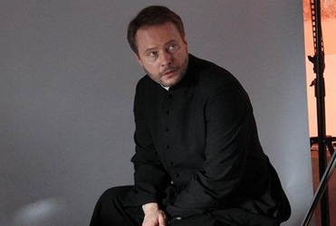 "Ojciec Mateusz": coraz wi�cej gwiazd i widz�w!