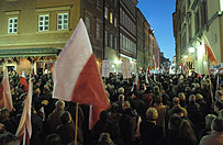 Wiec przed Pa�acem Prezydenckim. "Tu jest Polska!"