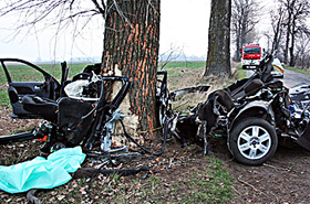 Tragedia pod Inowroc�awiem: 3 osoby nie �yj�