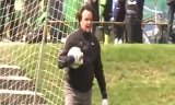 Pi�karz przegra� zak�ad z w�a�cicielem!