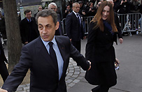 Nicolas Sarkozy - "hiperprezydent", kt�ry podzieli� Francuz�w