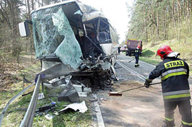 Zmia�d�ony autokar z pielgrzymami! Nowe fakty