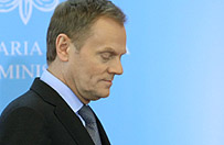 "Premier Tusk sta� si� ich zak�adnikiem"