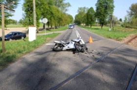 22-latka p�dzi�a motocyklem - oto efekt