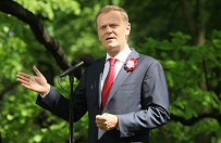 Donald Tusk: kibice nie t�skni� za politykami na meczach