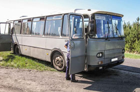 11-latka wypad�a z autobusu przez tylne drzwi!