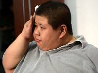 Ten m�czyzna wa�y 250 kg! "Nie chc� dalej tak �y�"