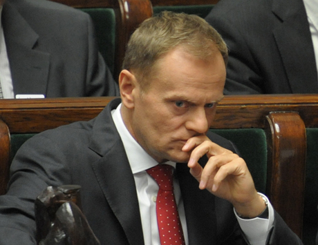 Rzuci� pi�k� w Tuska. Trafi� w...