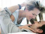 Pierwsza wsp�lna noc – jak przygotowuj� si� do niej m�czy�ni?