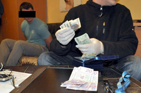 12 student�w zatrzymanych - rozkr�cili nielegalny biznes