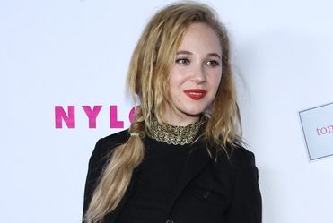 Juno Temple dor�wna Angelinie Jolie?