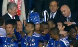 John Terry walczy o puchar z kolegami z dru�yny