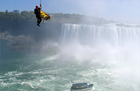 M�czyzna skoczy� do Niagary - prze�y�