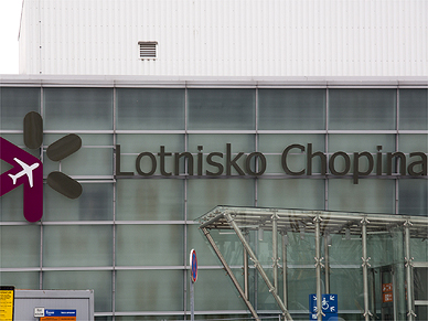 Ewakuacja Lotniska Chopina w Warszawie. Znaleziono bagaż pozostawiony bez opieki