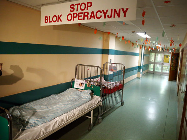 Wiele szpitali przyjmuje pacjentów jedynie w nagłych przypadkach