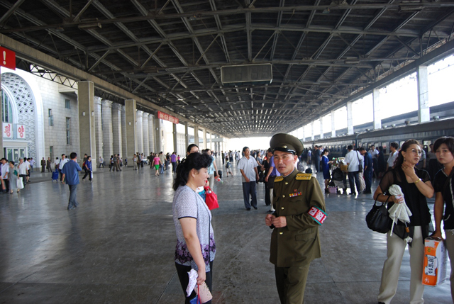 Dworzec kolejowy - Korea Północna oczami Polaka - WP Wiadomości
