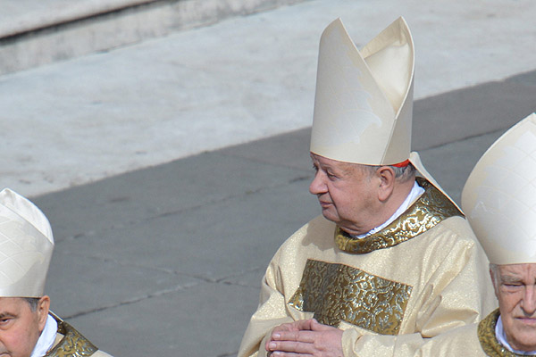 Kardynał Stanisław Dziwisz podczas mszy inauguracyjnej papieża Franciszka