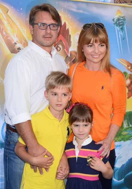 Beata Chmielowska-Olech i Damian Olech z dziećmi