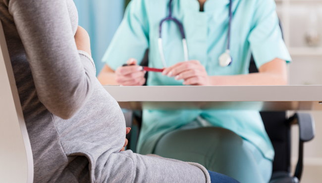 Nieprawidłowy wynik badania prenatalnego – co oznacza <br>i z kim go skonsultować?