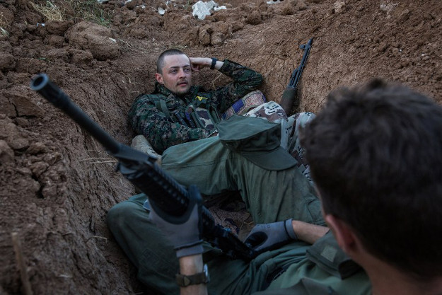 Zagraniczni bojownicy walczący w szeregach YPG, kwiecień 2015 r.