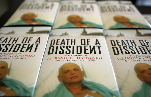 Książka "Śmierć dysydenta" napisana przez żonę i przyjaciela Aleksandra Litwinienki