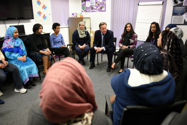 David Cameron na lekcji języka angielskiego dla muzułmanek w Leeds