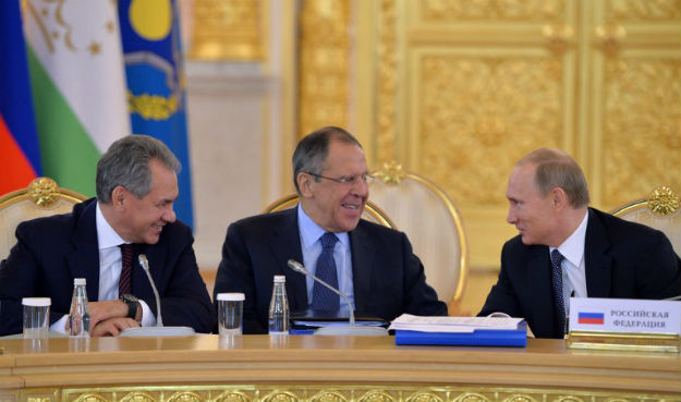 Od lewej: minister obrony Siergiej Szojgu, szef MSZ Siergiej Ławrow, prezydent Władimir Putin