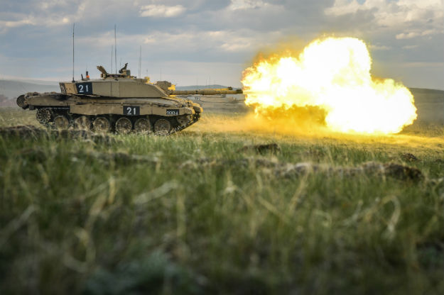 Brytyjski czołg Challenger 2 na poligonie