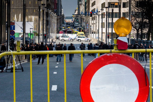 Policja w pobliżu stacji metra Maalbeek