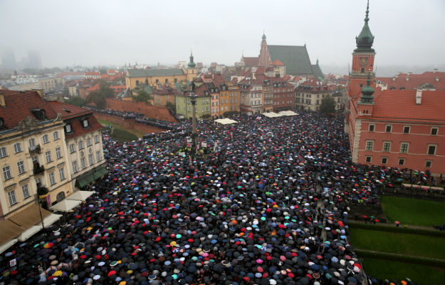 http://i.wp.pl/a/f/jpeg/37058/warszawa_protest_pap_625.jpeg