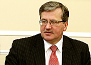 https://i.wp.pl/a/f/jpeg/23866/b_komorowski_pap180.jpeg