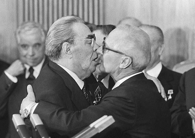 honecker_brezniew_sven_simon_pap_4.jpeg