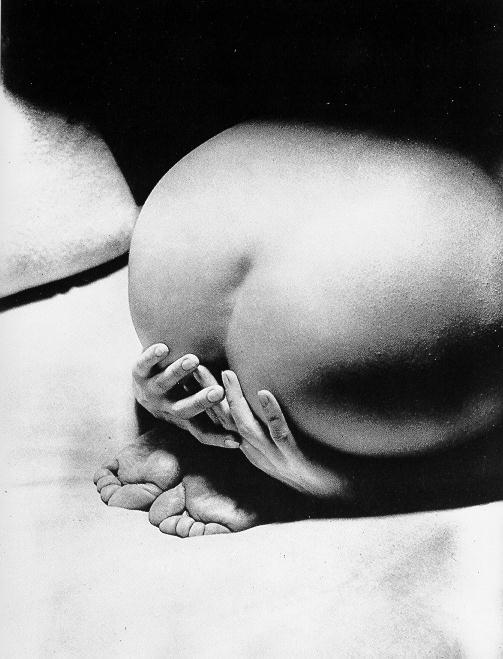 https://i.wp.pl/a/f/jpeg/32302/man-ray_la-priere-1930.jpeg